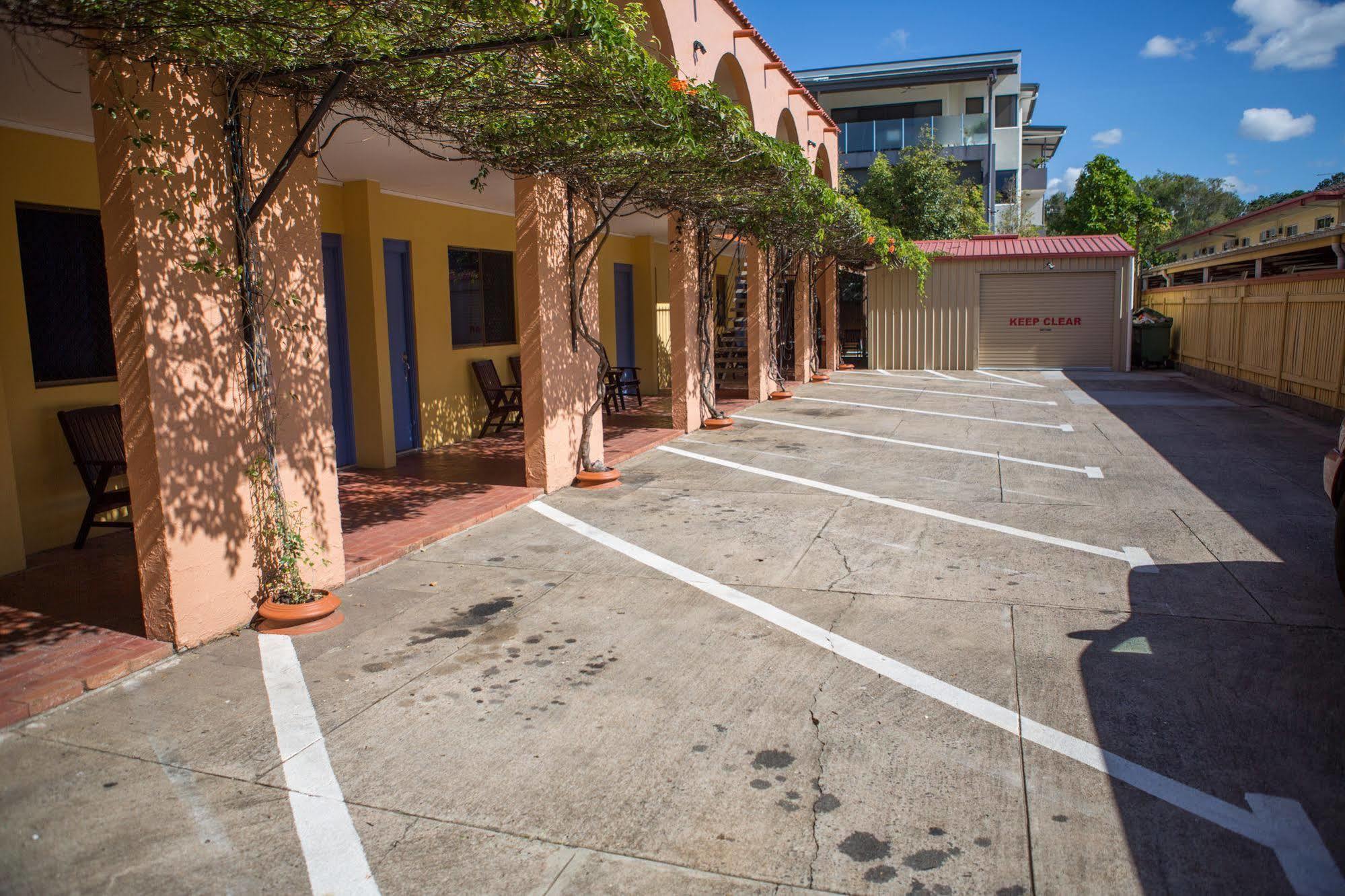 Adobe 3* Cairns
